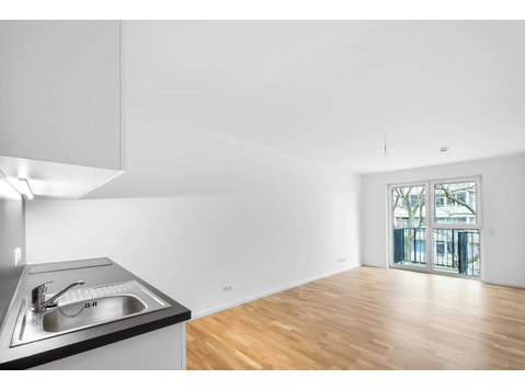 Unfurnished studio with a fitted kitchen in Lichtenberg - Apartemen
