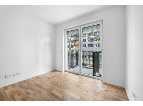Unfurnished studio with a fitted kitchen in Lichtenberg - דירות