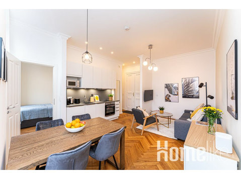 Urban luxury: Newly renovated 3-room apartment in… - Apartamentos