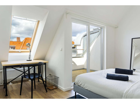 Zimmer in der Amsterdamer Str. - דירות