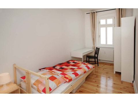Zimmer in der Libauer Straße - Apartman Daireleri
