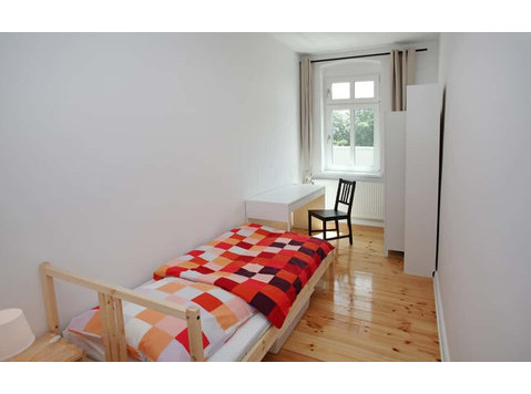 Zimmer in der Libauer Straße - Lejligheder
