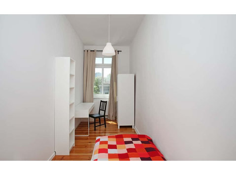 Zimmer in der Revaler Straße - Apartamentos