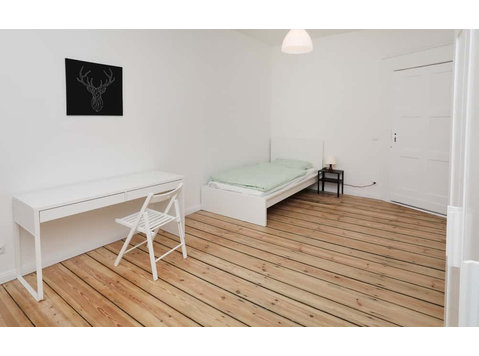 Zimmer in der Rheinstraße - - Apartments