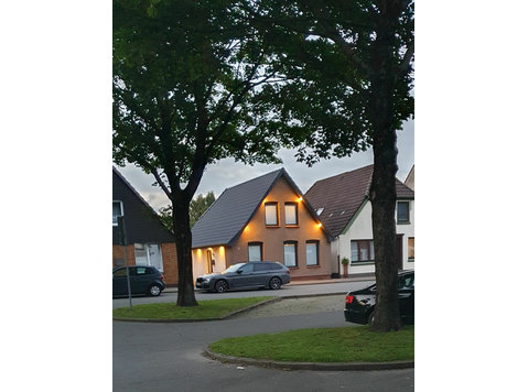 Haus in ruhiger, zentraler Lage - For Rent