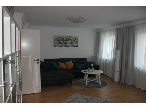 Häusliche und neue Wohnung auf Zeit in Schönefeld - Zu Vermieten