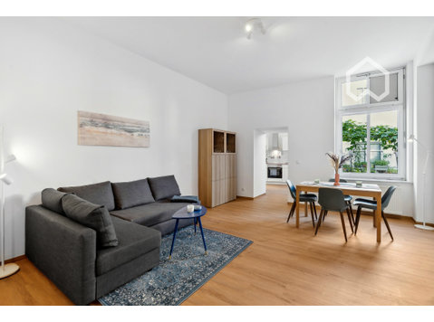 In the middle of Cottbus' pedestrian zone, close to the… - For Rent
