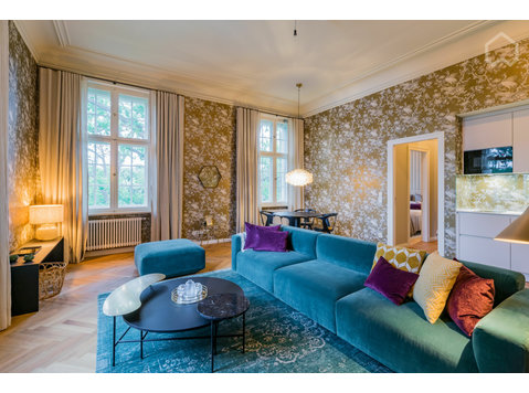 2 room apartment with upscale furnishings and view of the… - For Rent