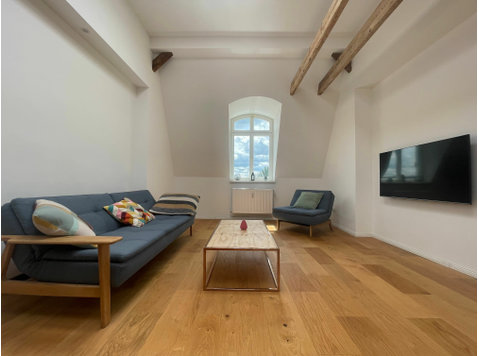 98 sqm, 3 room attic storey at the castle park Sansoucci in… - Aluguel