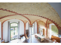 Beautiful modern spacious home in antique villa monument in… - À louer