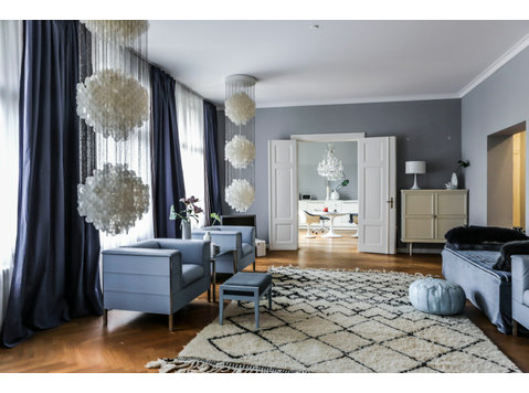 Cute & neat suite in Potsdam - 	
Uthyres