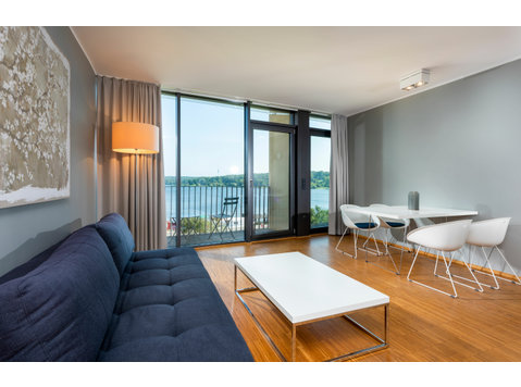 Design Apartment with direct lake view in Potsdam - Disewakan