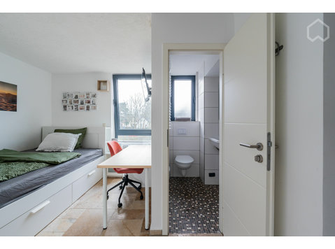 Great suite close to university and filmpark  (Potsdam) - For Rent