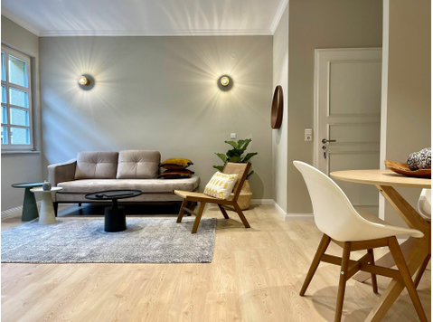 Quiet and luxurious apartment in a historic building in… - For Rent