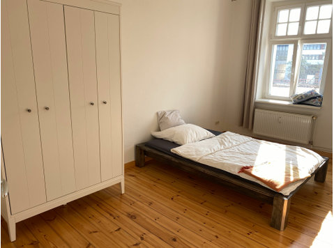 Relaxed apartment next to Filmstudio Babelsberg and… - Til Leie