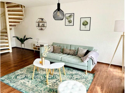 Sunny 3 room apartment in Potsdam - 	
Uthyres