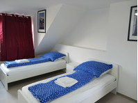 1 Room -2 Beds in 3rd floor (attic apartment), - Til Leie