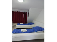 1 Room -2 Beds in 3rd floor (attic apartment), - Te Huur