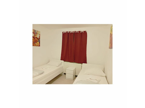 Upper floor, 2-room, 4-bed furnished, suitable for sharing,… - De inchiriat