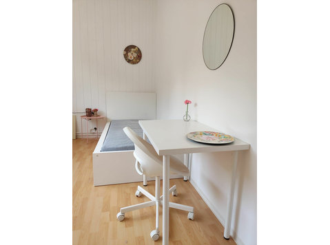 Bright & perfect Room Bremen City Neustadt Airbnb House - Annan üürile