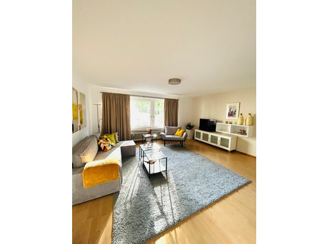 Cozy, spacious 3-room apartment in the heart of the… - De inchiriat