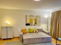 Cozy, spacious 3-room apartment in the heart of the… - Alquiler