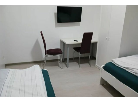 EG-2 Zimmer- 2-Bett-Wohngemeinschaft möblierte Wohnung nahe… - Zu Vermieten