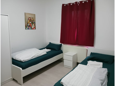 Groundfloor, 2-room, 4-bed furnished, suitable for sharing,… - Til Leie