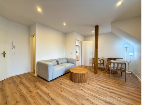 Moderne frisch sanierte Wohnung 2 Zimmer möbliert - For Rent