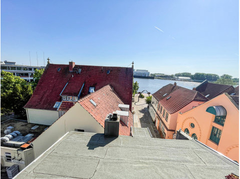Penthouse overlooking the marina - Под наем