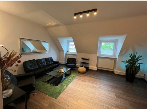 Quiet exclusive 3 room attic flat in Bremerhaven near… - For Rent