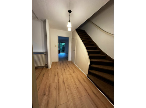 Wonderful home in Schwachhausen, Bremen 6 Personen - For Rent
