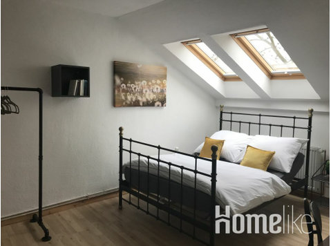 Stylish 1-room attic apartment in Fesenfeld - 	
Lägenheter