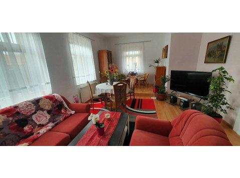 Beautiful sunny 2-room apartment in very good location in… - Alquiler