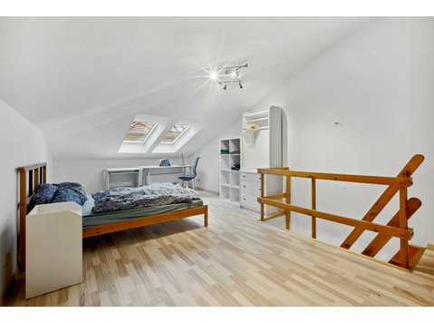 Charming duplex apartment in the heart of Dresden,… - Til Leie
