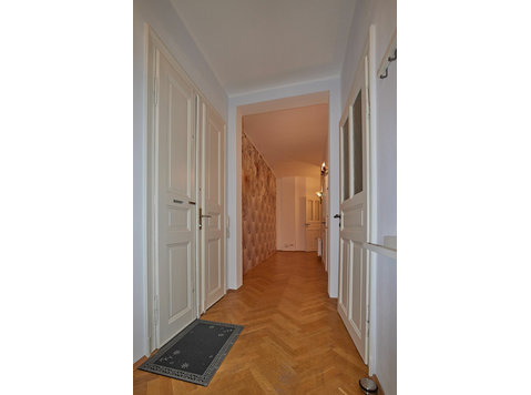 Großartige, wunderschöne 4 Zi Wohnung in Dresden mit… - Zu Vermieten