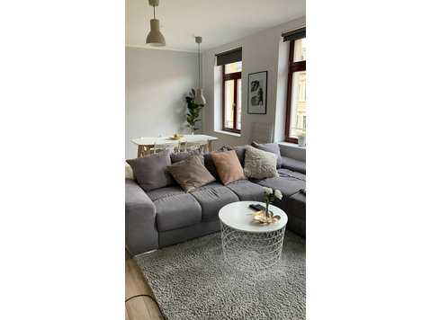 Modern 1-bedroom apartment with fitted kitchen and stylish… - For Rent