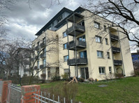Modern one-bedroom apt. right on the Elbe. Directly next to… - Til Leie
