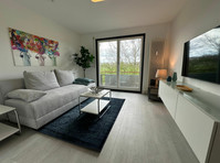 Modern one-bedroom apt. right on the Elbe. Directly next to… -  வாடகைக்கு 