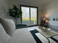 Modern one-bedroom apt. right on the Elbe. Directly next to… - Na prenájom