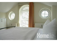 Beautiful and bright 2-room apartment in the attic - アパート