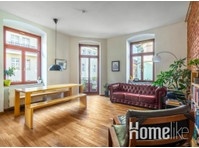 Charming apartment with balcony in the trendy district - Apartamentos