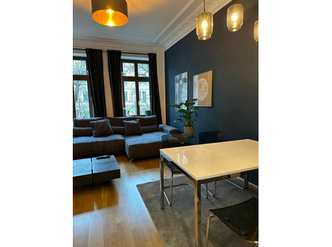 Beautiful large old building apartment in a central location - Alquiler