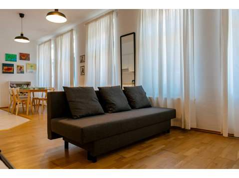 Bright and charming studio flat in the heart of Altlindenau - Til Leie