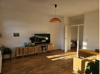 Bright & stylish home in trendy area in the south of Leipzig - Aluguel