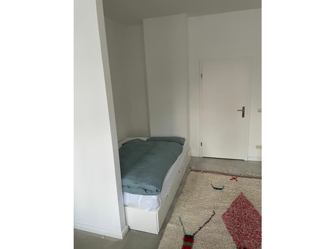 Connewitz finest! Studio with balcony in lively south. - Ενοικίαση