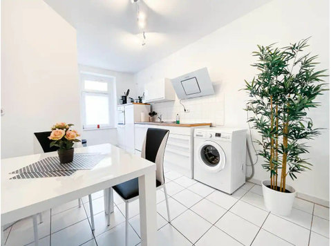 Cozy and modern apartment in the trendy Altlindenau… - Til Leie