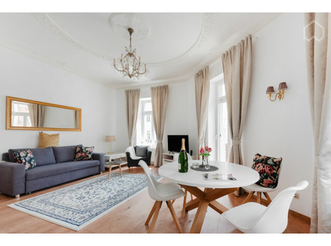 Lovingly furnished old style apartment with balcony in… - Vuokralle