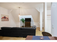Luxurious penthouse apartment in central Waldstraßenviertel… - Til leje