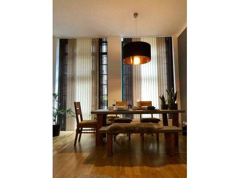 Luxuriöse ruhige Wohnung mit Balkon im Zentrum von Leipzig - Zu Vermieten